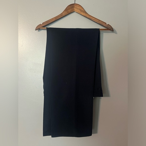 Men’s magic stretch navy pinstriped 3 piece suit - Picture 5 of 7